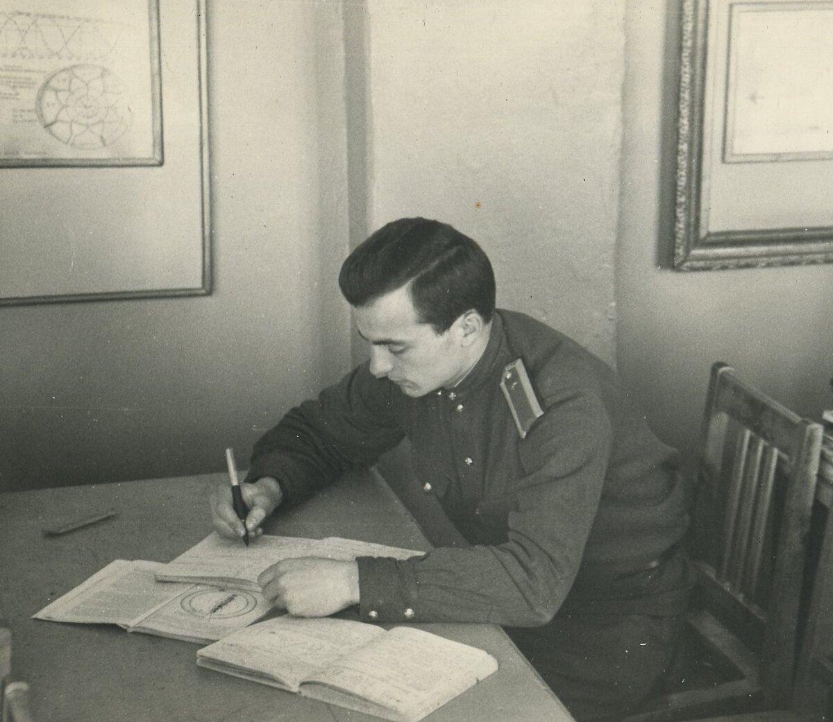 Изучение новой авиационной техники, самолет МиГ-21.