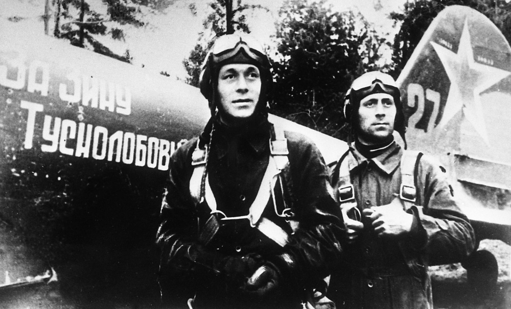 Слоган "За Зину Туснолобову!" стал появляться на самолетах и танках 
