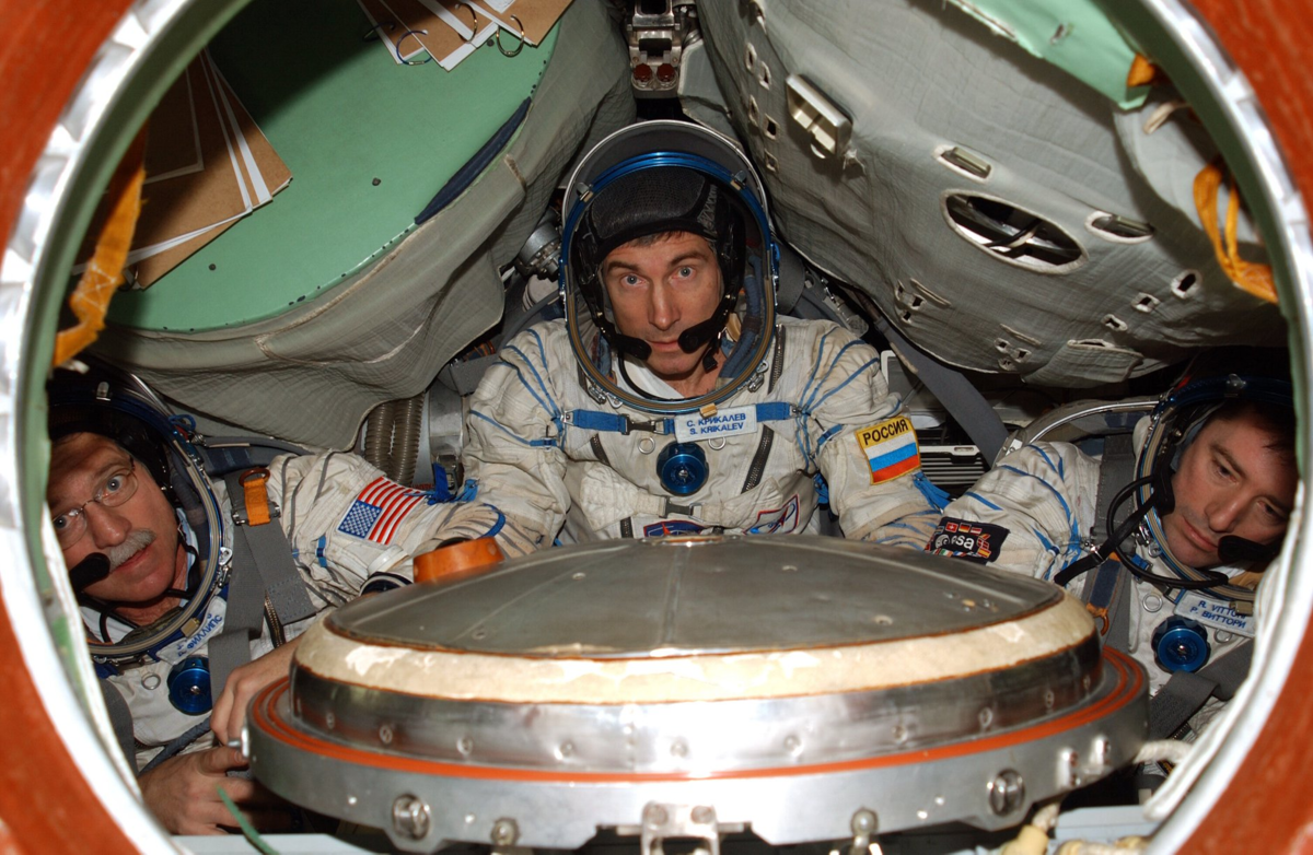 Первые полеты космонавтов в ссср. Сергее Крикалев улетел в космос.