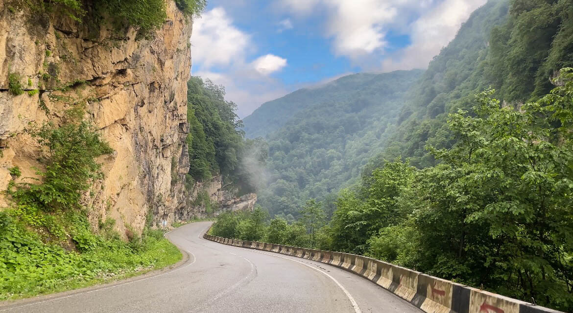 Дорога к горной Дигории, по которой мы ехали