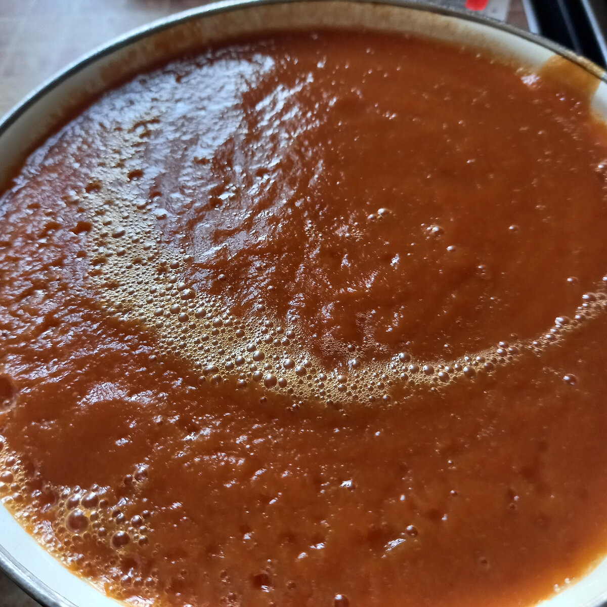 Сливайте и варите пюре в эмалированной посуде