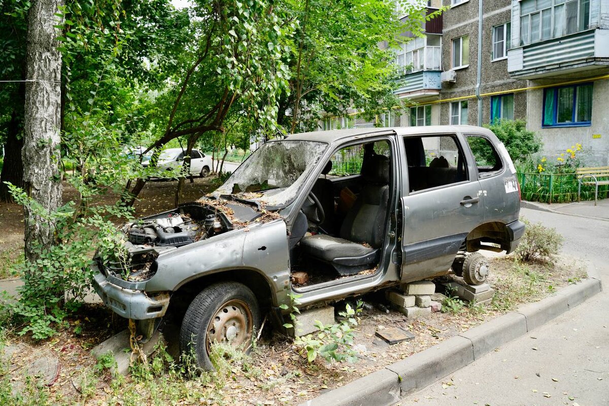 В Казани в этом году убрали 64 брошенных автомобиля | Новости Татарстана |  Дзен