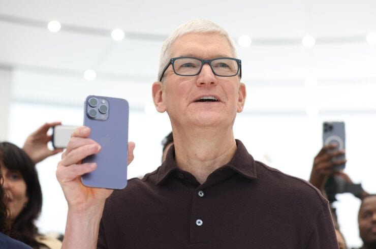    Тим Кук считает, что iPhone может стоить еще дороже.