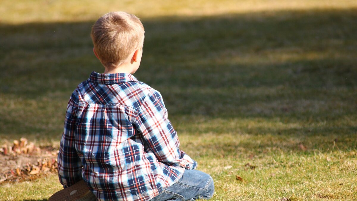     Ребенок, который получил травму глаза во время драки в лагере в Невинномысске, чувствует себя нормально, рассказал губернатор Владимир Владимиров.