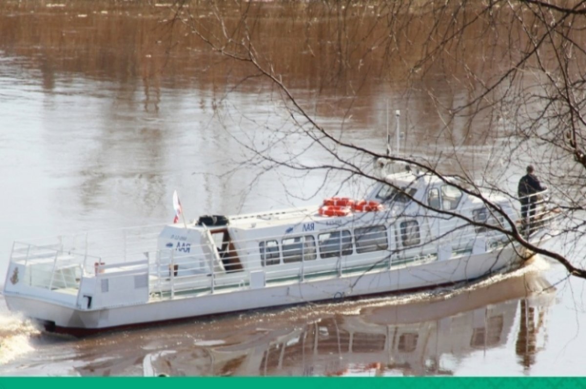    Экипаж катера «Лая» спас двух тонущих человек у переправы в Алёшино