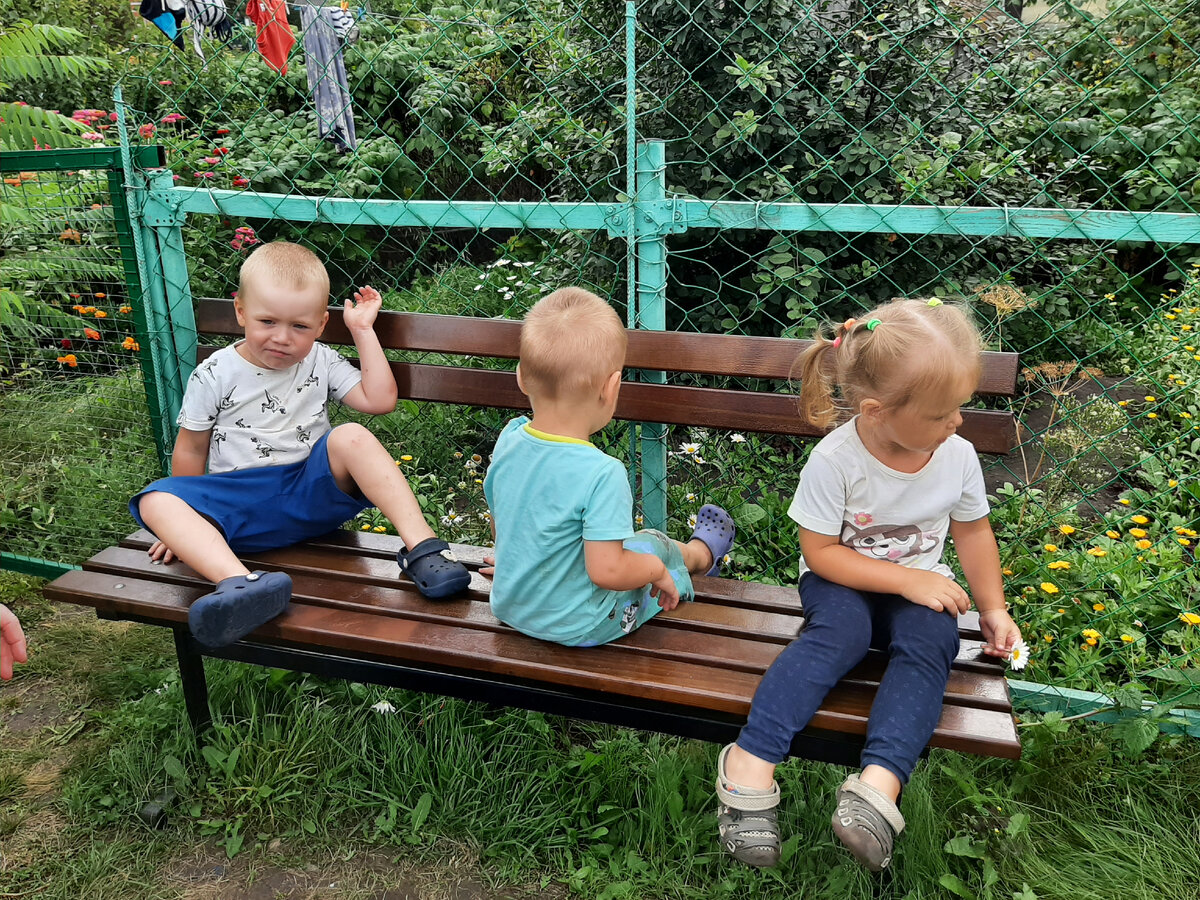 И снова сфотографировать их вместе получилось не с первого раза😊