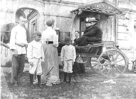 Солин с супругой Аполлинарией Михайловной в Желнине в 1910 году