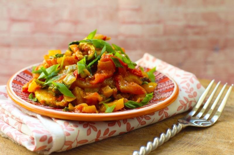 Кабачки с овощами и щавелем от Елены Некрасовой: https://t.me/urbanistka_vl