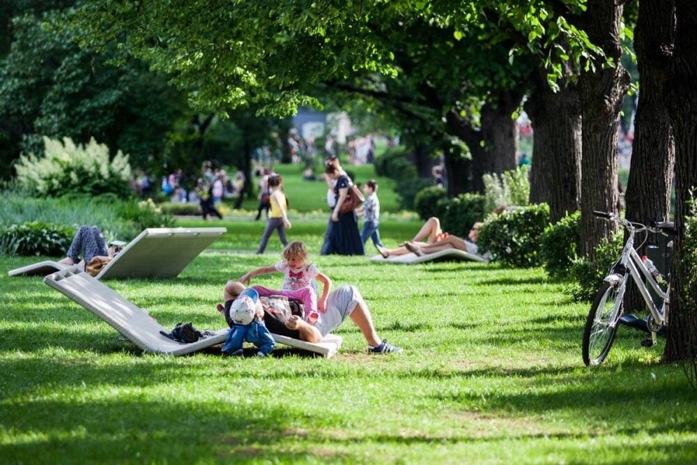 Где лучше провести время. Парк Горького Москва. Парк Горького Москва благоустройство. Парк Горького зоны отдыха. Парк Горького Москва прогулки