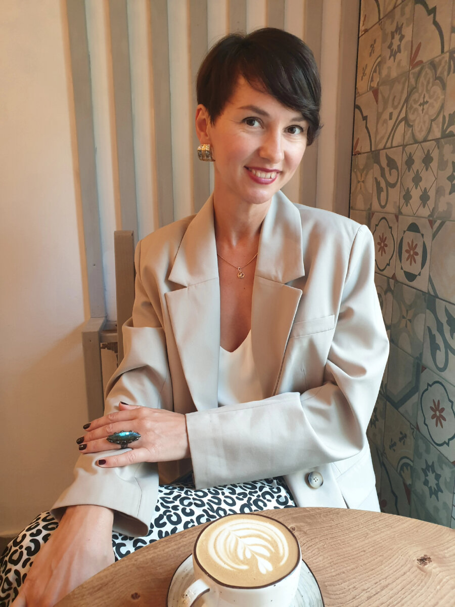 Привет! Меня зовут Екатерина, добро пожаловать на канал🌸Здесь вы найдете интересные статьи на тему стиля, немного про бьюти и уход. Подписывайтесь!