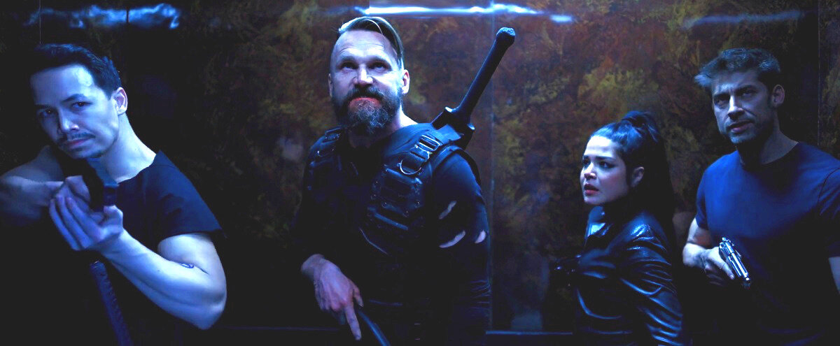 Увы, на сей раз Кейт Бекинсейл сниматься у старого кореша Гревье отказалась. Пришлось брать "ту, что по три рубля, но маленькую, но сегодня" (Мэри Авгеропулос). 