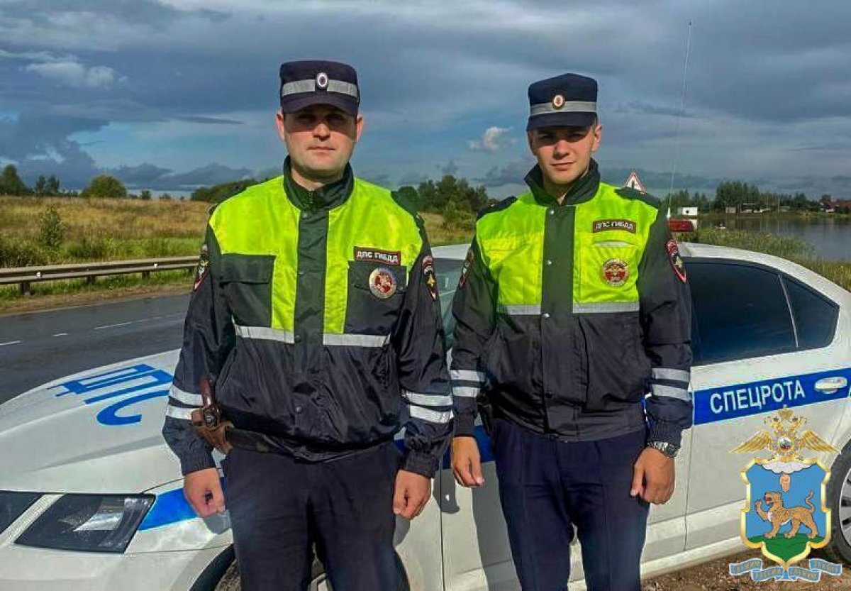    Псковские полицейские помогли женщине с астмой и ребёнку с аппендицитом