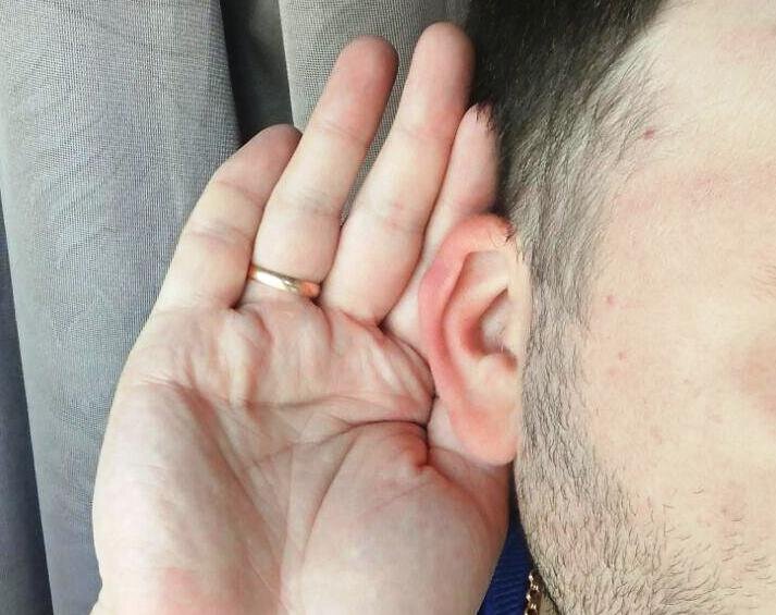 Глухота на одно ухо