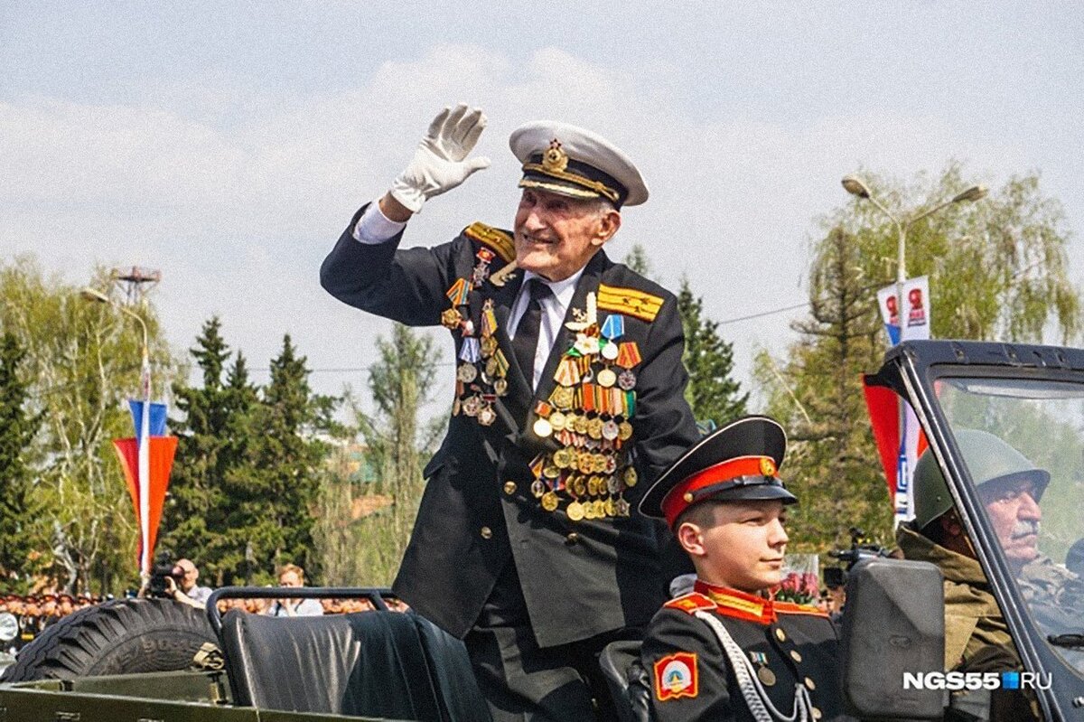 Видео праздник день победы. Парад героев. Традиции празднования дня Победы. Парад 9 мая Омск. Демонстрация день Победы.