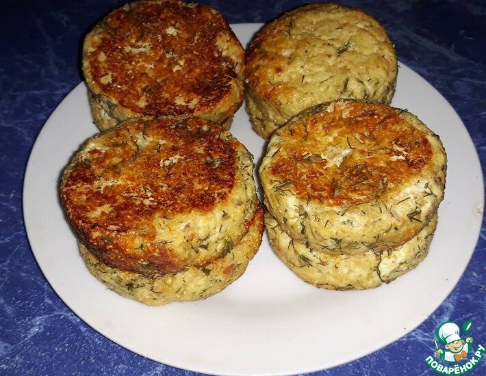 Ищете вариант вкусного, полезного ужина? Или идеального завтрака? Этот рецепт подойдёт на всё случаи жизни. Нежные и пышные сырники не оставят равнодушными. Попробуйте!