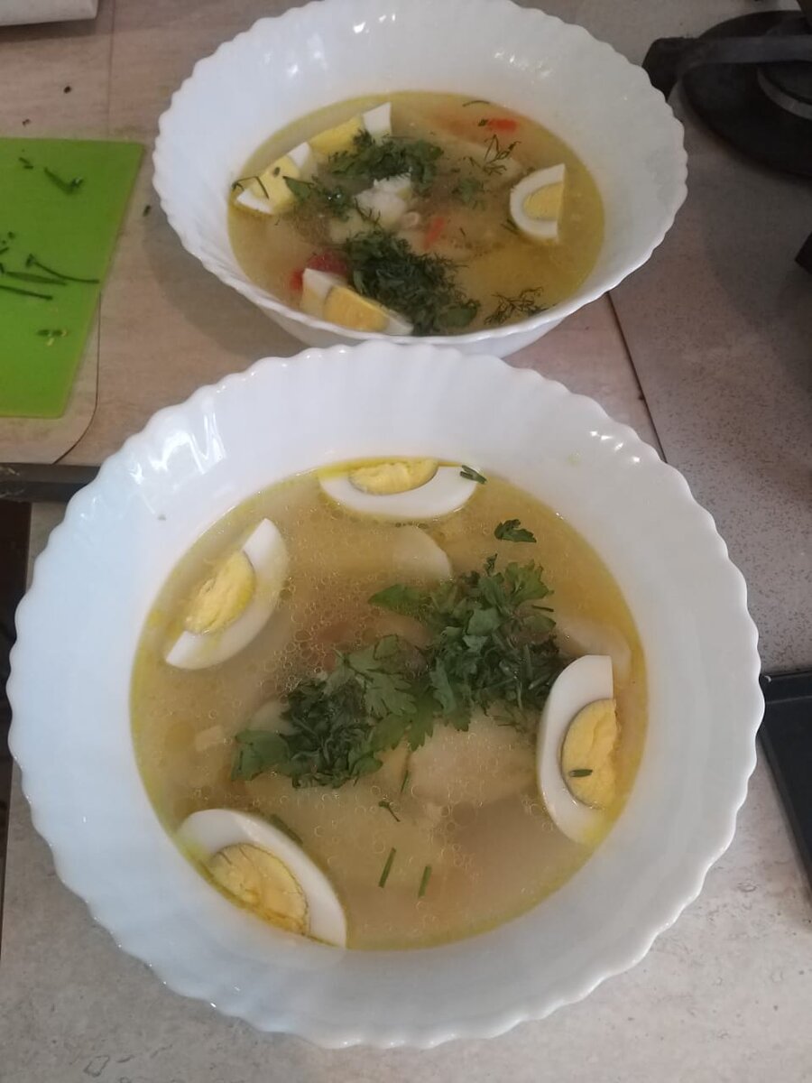 Можно подать рыбу по-польски с большим количеством бульона. Фото автора.