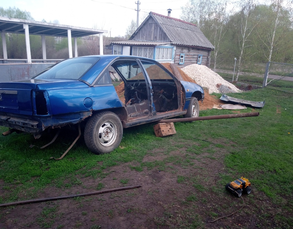 Снял двери.