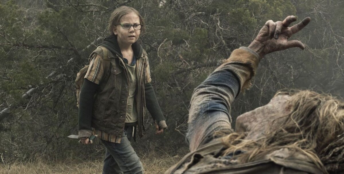 Судя по первым кадрам, дети ведут себя пугливо и не понятно, как выжили в апокалипсисе