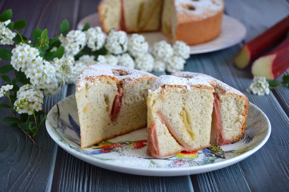 ШАРЛОТКА С РЕВЕНЕМ И КОРИЦЕЙ. Пышный пирог! | Простые и вкусные рецепты от  1000.menu на Яндекс Дзен | Дзен