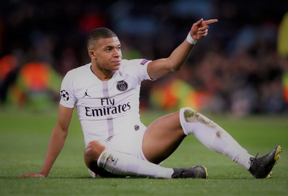 Килиан Мбаппе, французский футболист, чемпион мира 2018 года, нападающий «Пари Сен-Жермен»