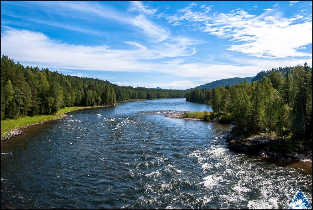 Источник фото: (https://mir-tourista.ru/statyi/sportivnyj/vodnyj/splav-po-rekam-altajskogo-kraya.html)