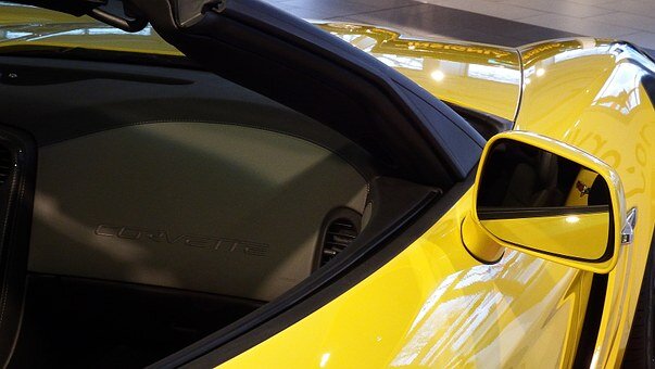 https://cdn.pixabay.com/photo/2014/01/25/17/12/corvette-yellow-251644__340.jpg