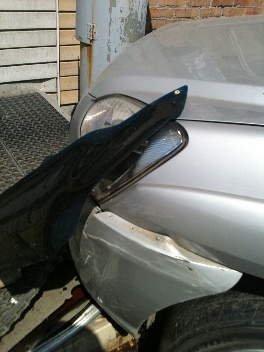 Разве я спорю... Да, наехал на крыльцо.