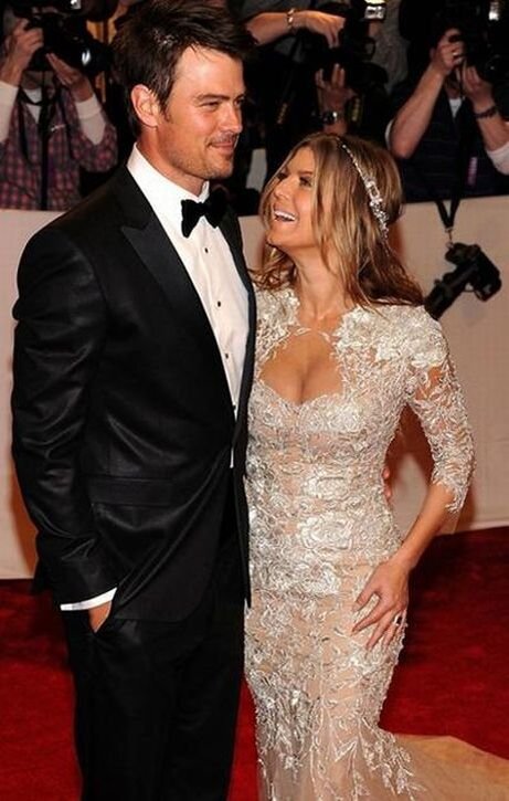 14. Джош Дюамель и Ферджи

Постоянная занятость обоих супругов не помешала им прийти к взаимопониманию и гармонии, благодаря которым они живут вместе уже больше 3-ех лет.

Правда, представители СМИ все чаще задаются вопросом, почему у звездной пары так до сих пор нет детей. В своих многочисленных интервью Джош не раз говорил, что уже готов к ответственной роли отца, впрочем, ходят слухи, что Ферджи скоро подарит ему наследника.
