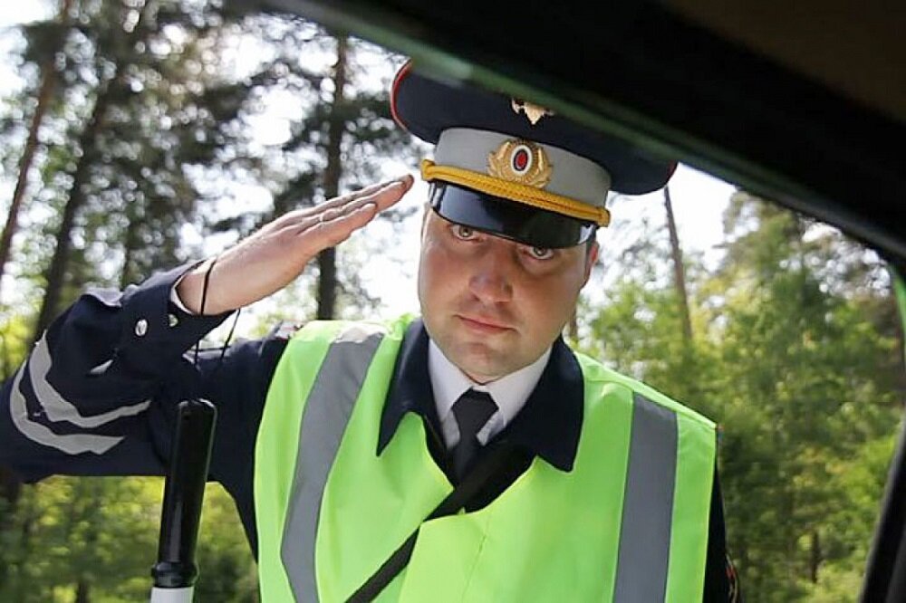 инспектор был допрошен в судебном заседании и указал, что очевидцем правонарушения не являлся, фабула обвинения в протоколе была изложена со слов другого сотрудника ДПС