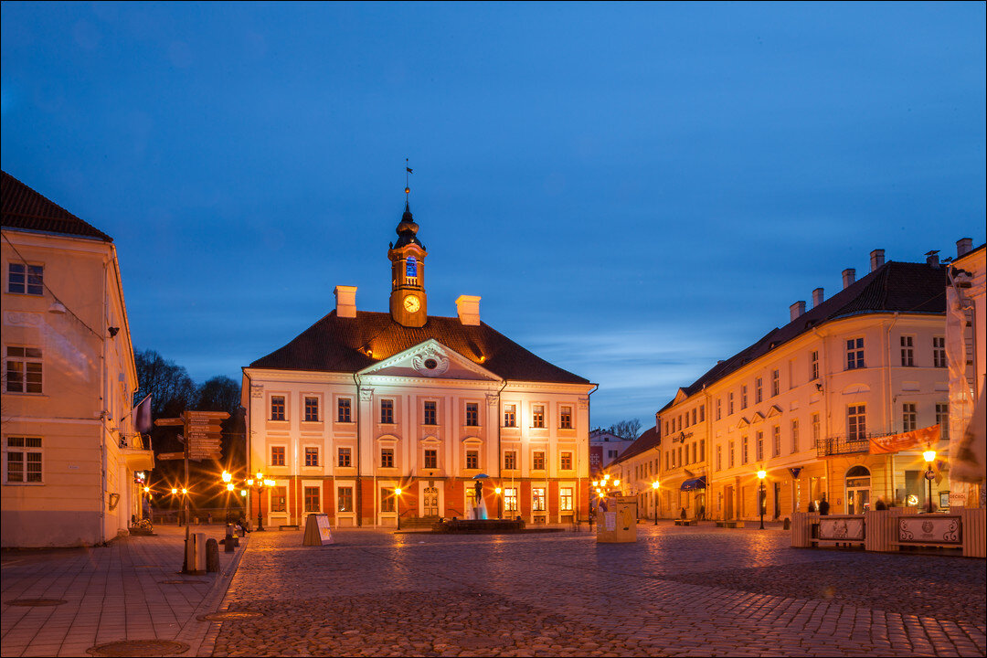 ратушная площадь таллин. эстония площадь. эстония площадь. эстония площадь. старый город таллинн ратушная площадь.