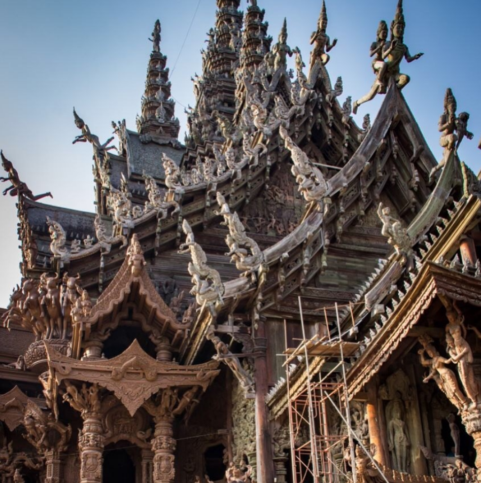 Храм Истины вблизи