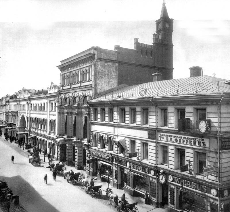 "Расстрельный дом", аптека Феррейна, арка, ведущая в Третьяковский проезд