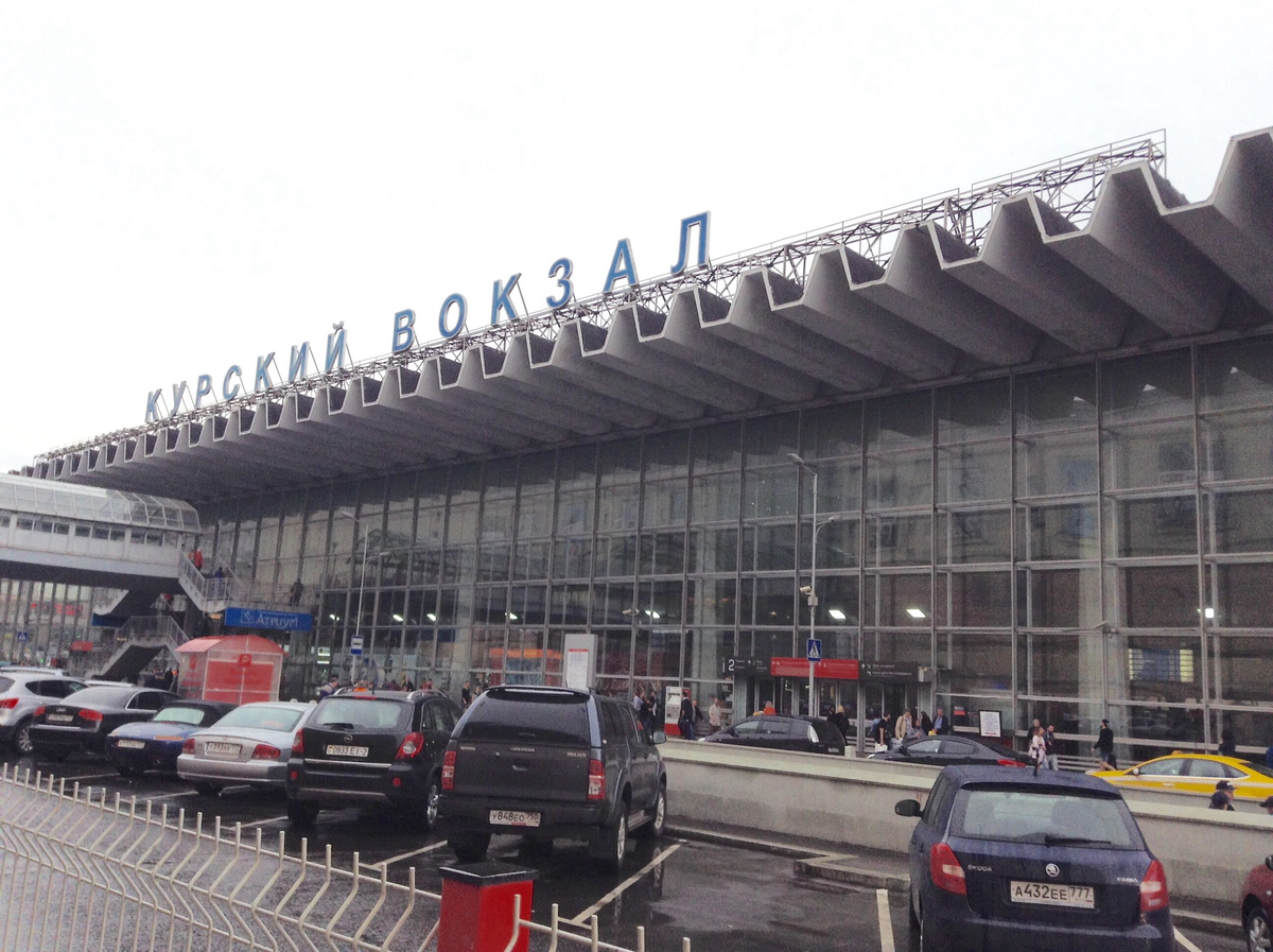 Курский вокзал сегодня. Курский вокзал. Архитектор Курского вокзала в Москве. Москва Курская Курский вокзал. Вокзалы Москвы Курский вокзал