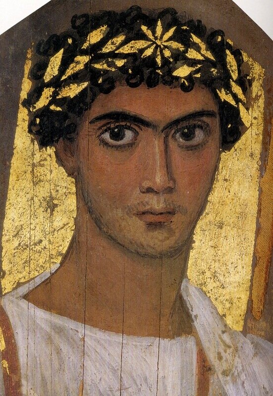 Портрет юноши. II век н. э. Золотой венок — типичный для Греции погребальный атрибут.  Фото из свободных интернет-источников