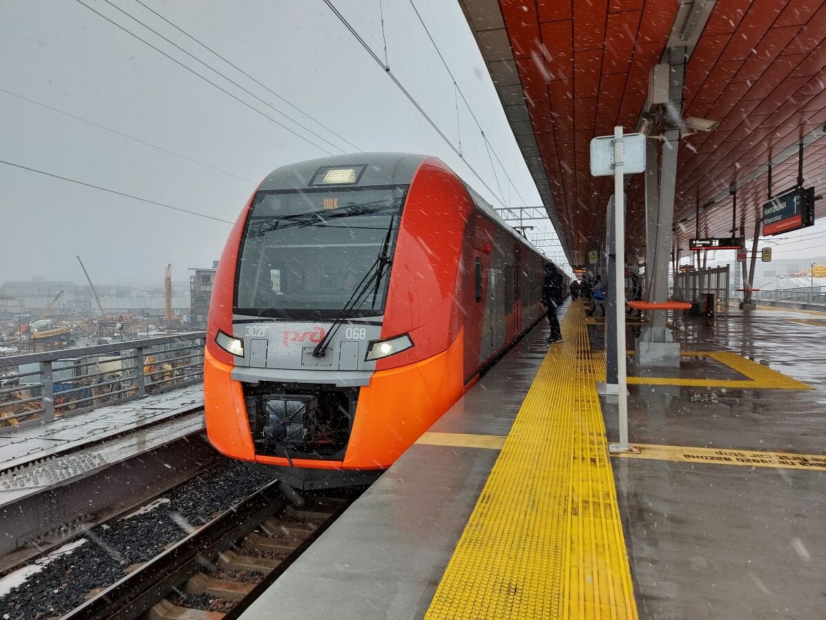 Реализация качественная: источники света от фонарей и неоновых... 