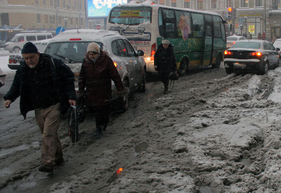 Вот он, типичный зимний день в крупном городе. Полистайте галерею чтобы проникнуться атмосферой. Иллюстрация из открытых источников