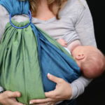 Что делать, если младенец плачет во время кормления?