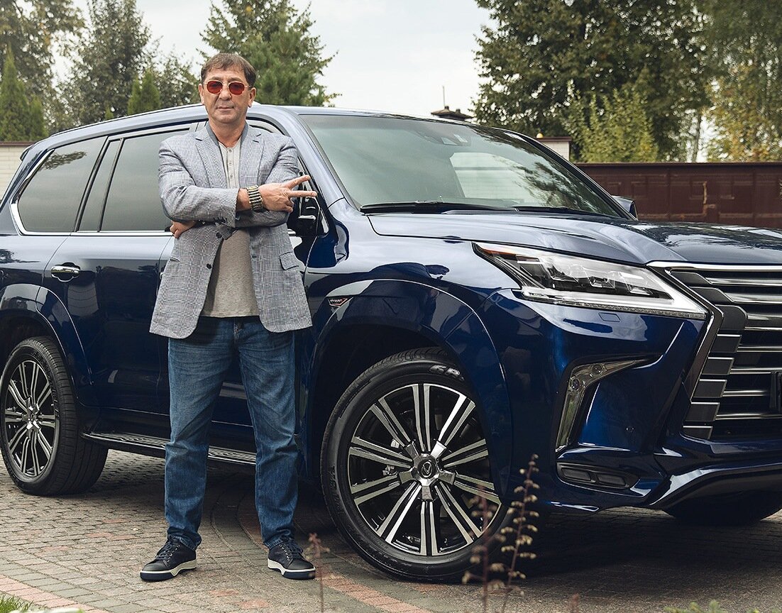 Григорий Лепс рядом со своей машиной !