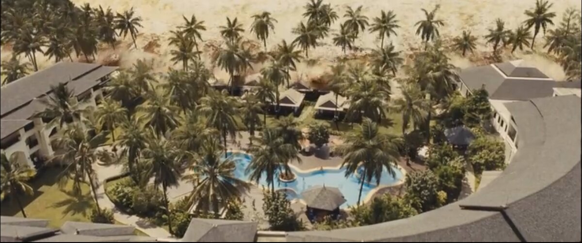 Кадр из фильма "Невозможное"