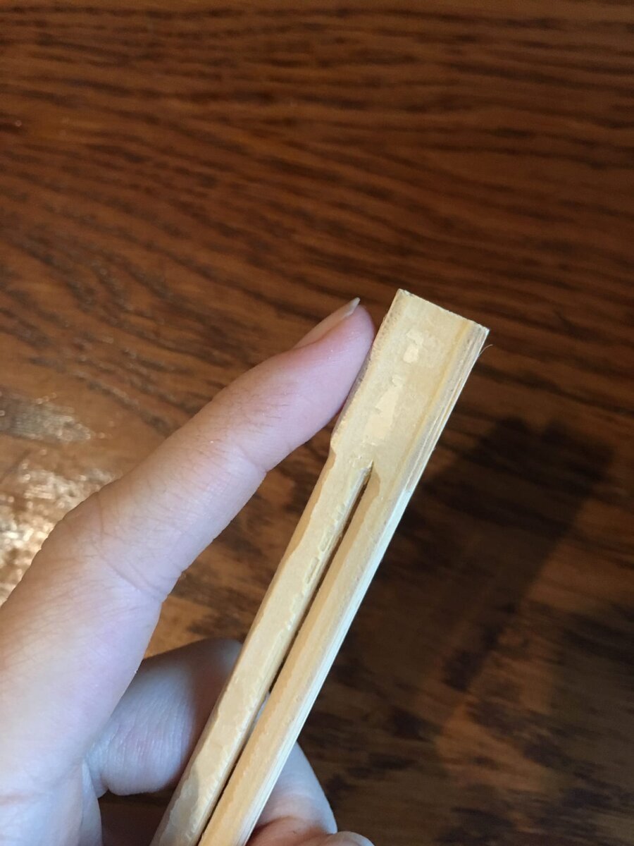 Кончик палочек для суши, которым они соединены вместе