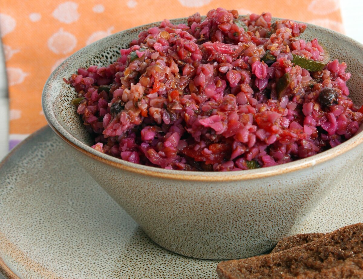 Красная гречка с овощами