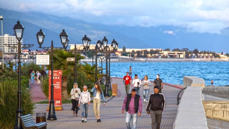 Сочи. Зачем туристы приехали туда в марте в разгар эпидемии? Фото из открытых источников. 