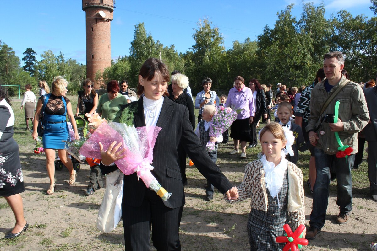 Отдавали нашу старшенькую в 1 класс.