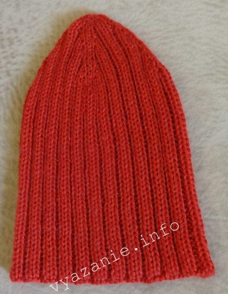 Полосатая шапка с отворотом и шарфик спицами