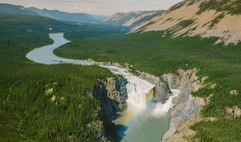Долина находится на территории национального парка Наханни (Nahanni National Park Reserve of Canada)