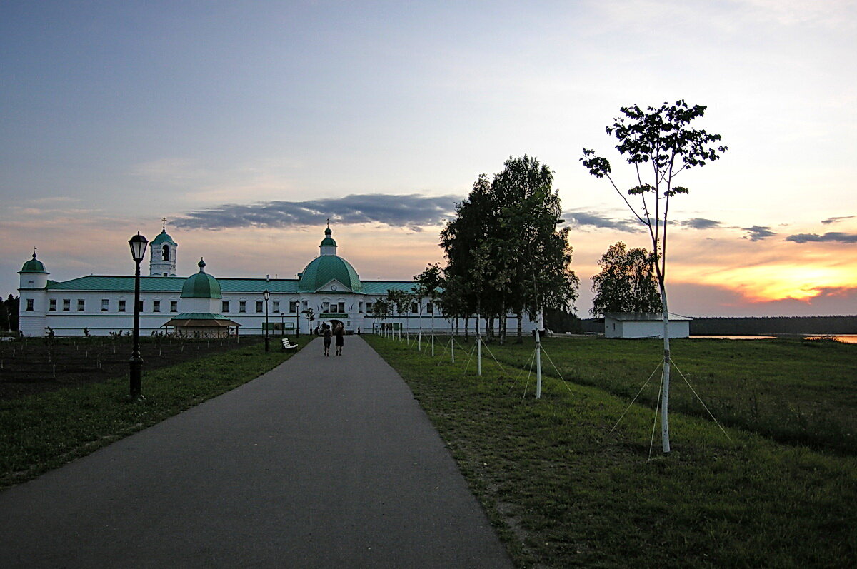 Александро Свирский монастырь ночью