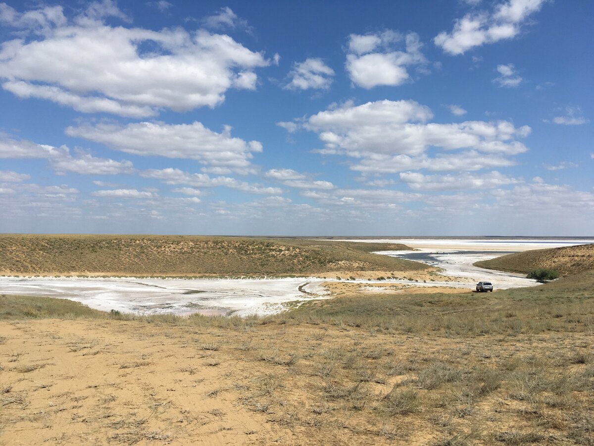 Соленое озеро в Астраханской области Баскунчак