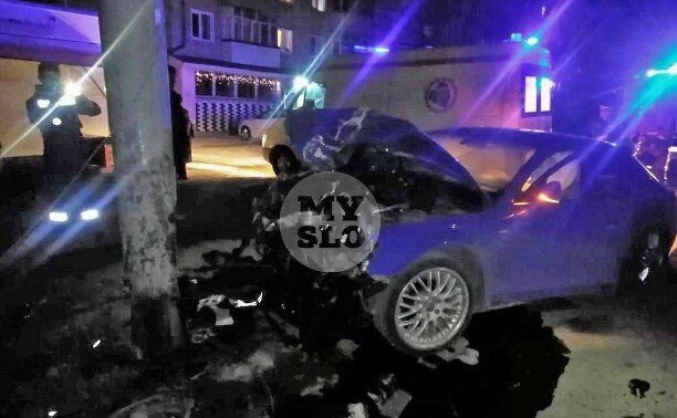 Как сообщил очевидец, вечером 6 апреля напротив дома № 101 по ул. Тимирязева в Туле врезался в столб Audi A4. В момент ДТП за рулем авто находилась девушка без водительского удостоверения и предполагается, что она не справилась с управлением транспортным средством.
 
Пострадавшая госпитализирована с различными травмами. По информации вскоре на место происшествия приехал владелец авто, который заявил, что девушка без разрешения взяла его автомобиль, похитив перед этим ключи

С большой долей вероятности виновница ДТП находилась в состоянии алкогольного опьянения.
 
Окончательную причину и все обстоятельства дорожно-транспортного происшествия предстоит установить сотрудникам ГИБДД.