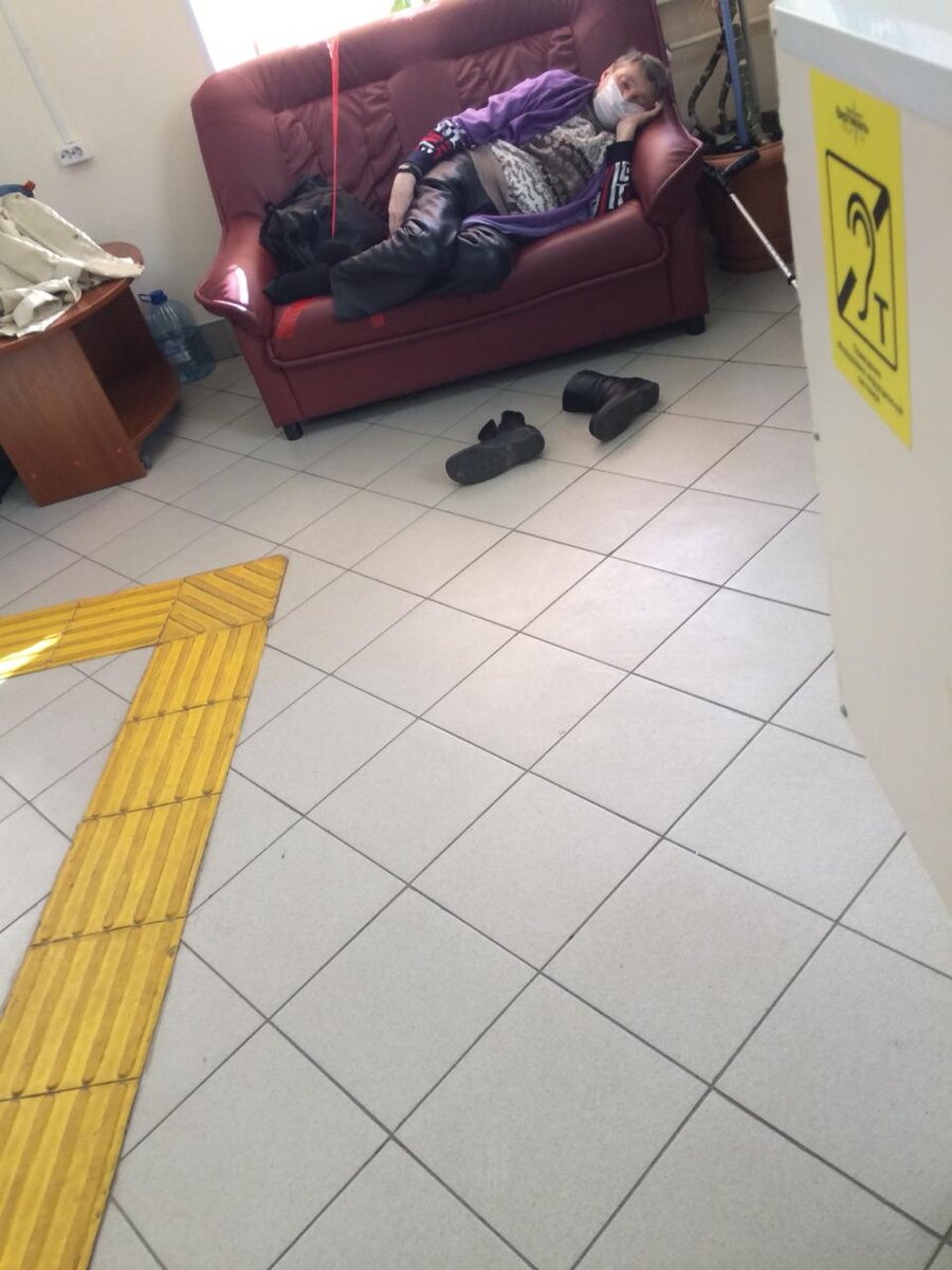 Вот так граждане ожидали экспресс-тесты в поликлинике №68 3 апреля 2020г. 