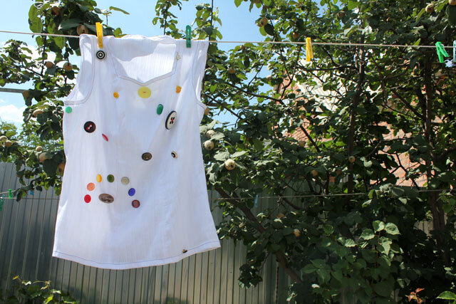 моя блузка - мне её сшила моя крёстная, а пуговицы на неё пришивали родные и друзья